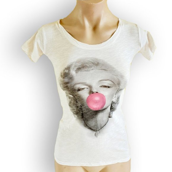 Catch 22 Tops - White fitted T-shirt Marilyn Monroe face blowing hot pink gum fits AU 6-8
